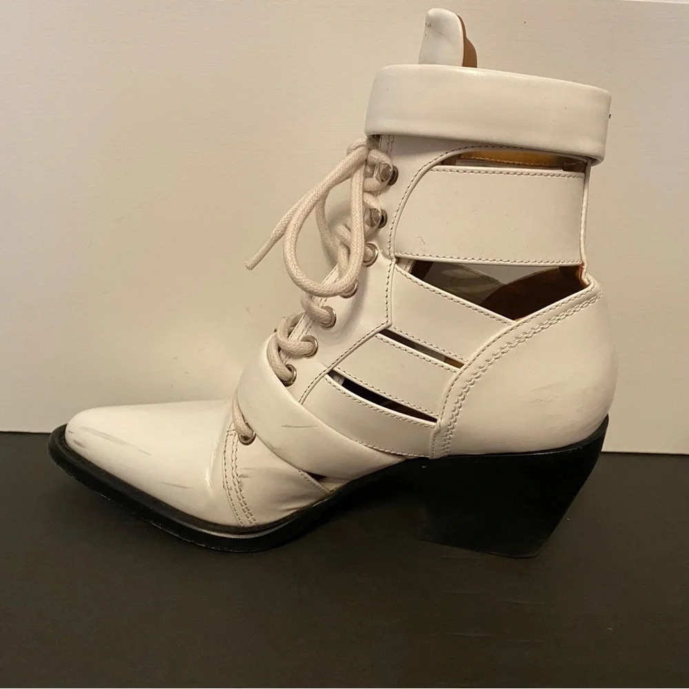 CHLOE SHOES ANKLE BOOTS BOOTIE WHITE GLOSSY LEATHER CUT OUT LACE UP BUCKLE 36.5